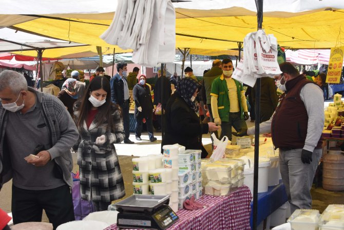 Konya'da sokağa çıkma yasağı öncesi, pazar ve sokaklarda yoğunluk 9