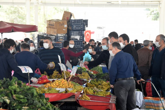 Konya'da yasak sonrası pazarlarda yoğunluk 11