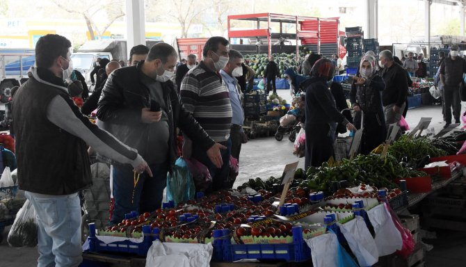 Konya'da yasak sonrası pazarlarda yoğunluk 12