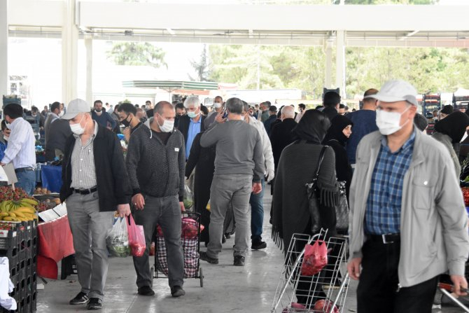Konya'da yasak sonrası pazarlarda yoğunluk 15