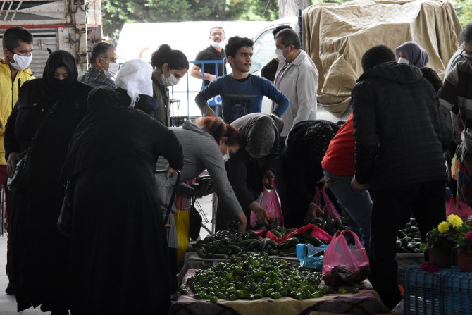 Konya'da yasak sonrası pazarlarda yoğunluk 2