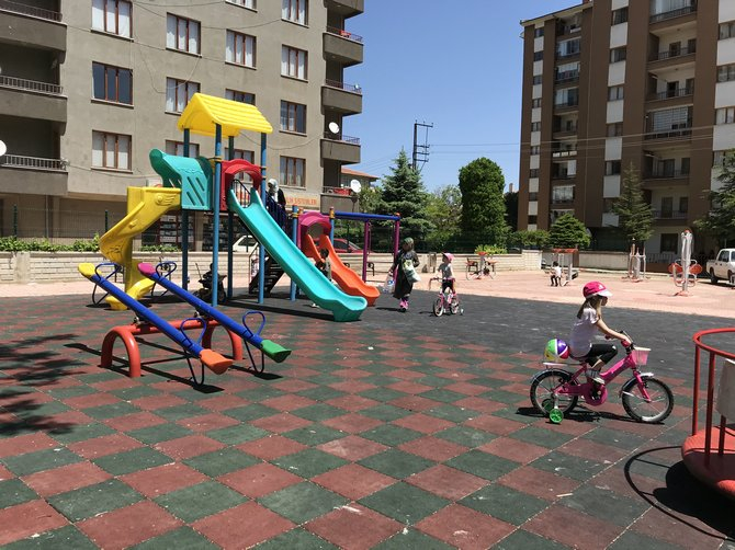 Konya’da parklar çocuklarla doldu 11