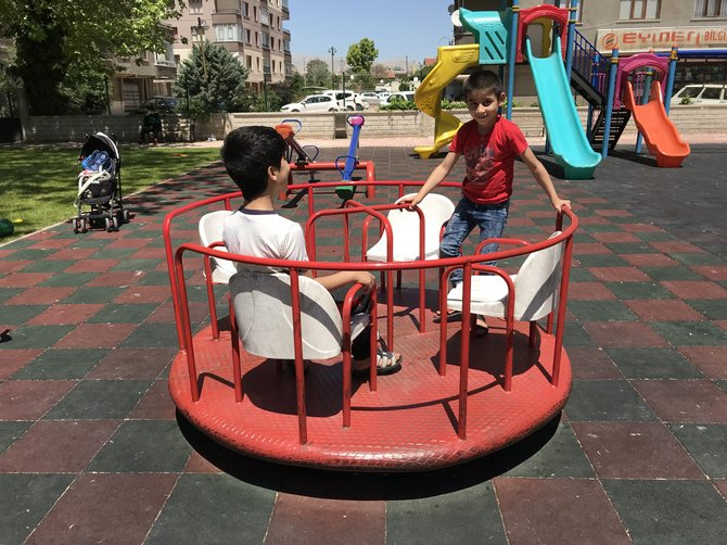 Konya’da parklar çocuklarla doldu 13