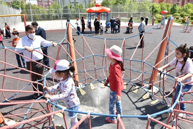 Konya’da parklar çocuklarla doldu 14