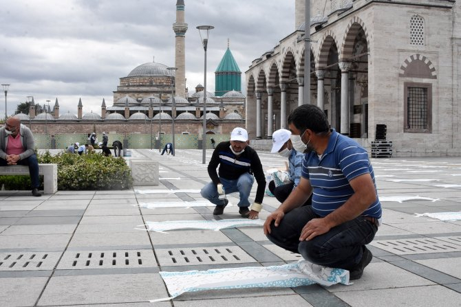 Konya, Mevlana Meydanı'nda cuma namazına böyle hazırlandı 9