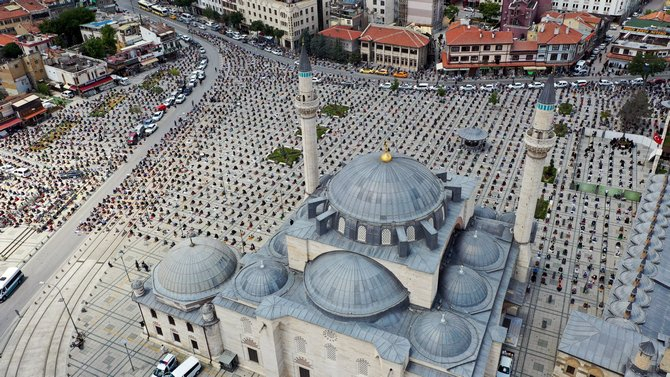 Konya'da camiler 74 gün sonra cemaatle buluştu 11