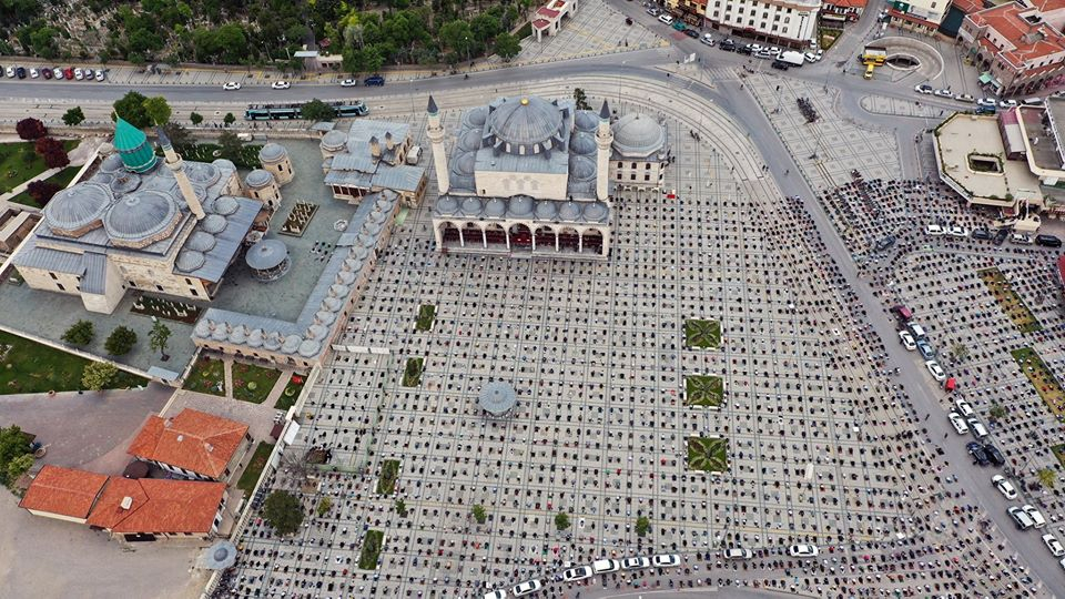 Konya’da 1398 camide sosyal mesafeli Cuma namazı 11