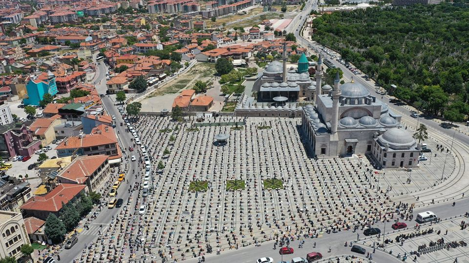 Konya’da 1398 camide sosyal mesafeli Cuma namazı 12