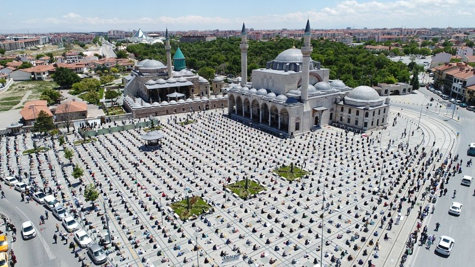 Konya’da 1398 camide sosyal mesafeli Cuma namazı 27