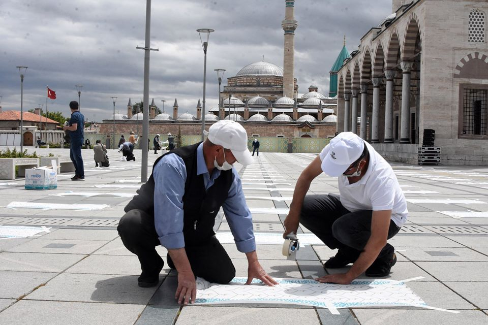 Konya’da 1398 camide sosyal mesafeli Cuma namazı 28