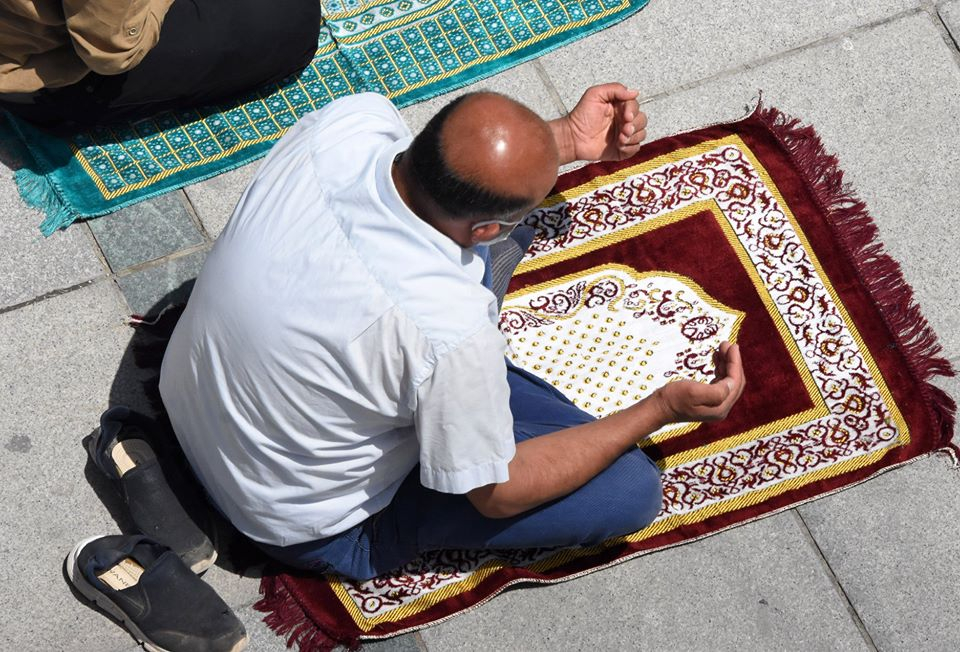 Konya’da 1398 camide sosyal mesafeli Cuma namazı 29