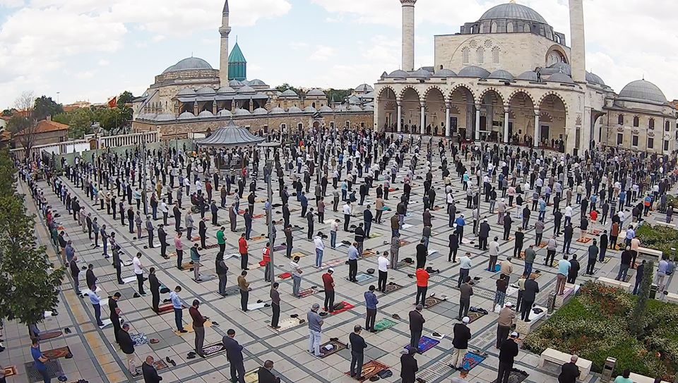 Konya’da 1398 camide sosyal mesafeli Cuma namazı 31