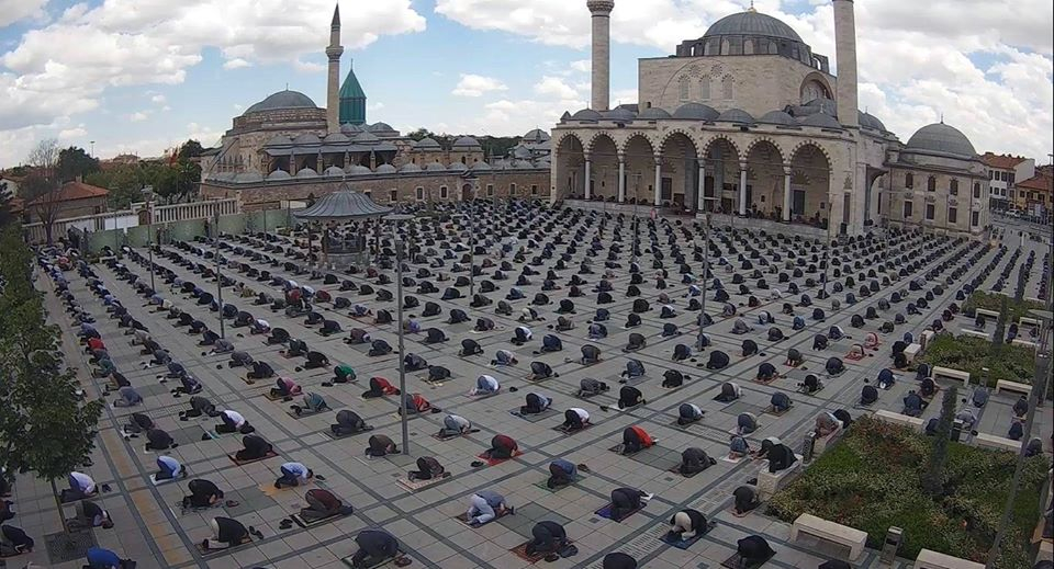 Konya’da 1398 camide sosyal mesafeli Cuma namazı 35