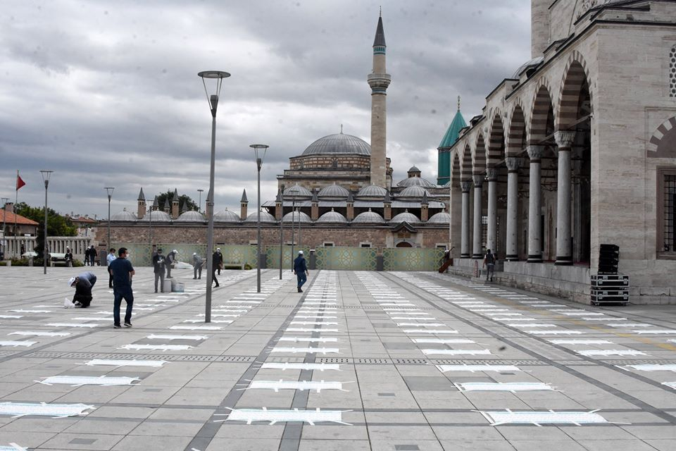 Konya’da 1398 camide sosyal mesafeli Cuma namazı 6