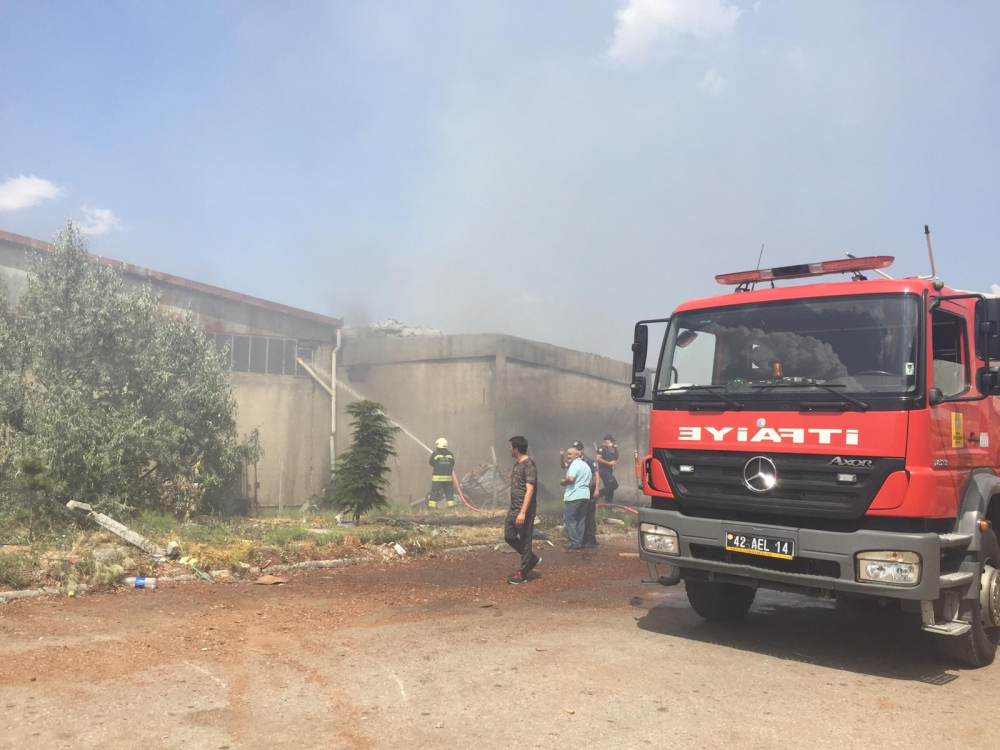 Konya'da, geri dönüşüm deposu ve palet atölyesinde yangın 13