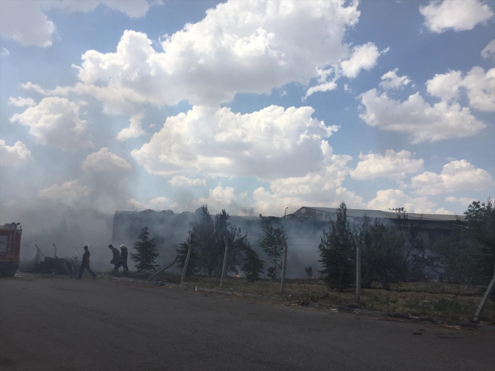 Konya'da, geri dönüşüm deposu ve palet atölyesinde yangın 18