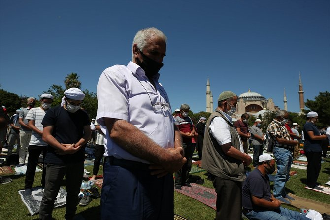 Ayasofya-i Kebir Cami-i Şerifi, 86 yıl sonra kılınan cuma namazıyla ibadete açıldı 24