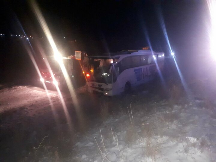 Konya'da korkunç kaza! Yolcu otobüsü şarampole devrildi... 5 ölü, 38 yaralı 4