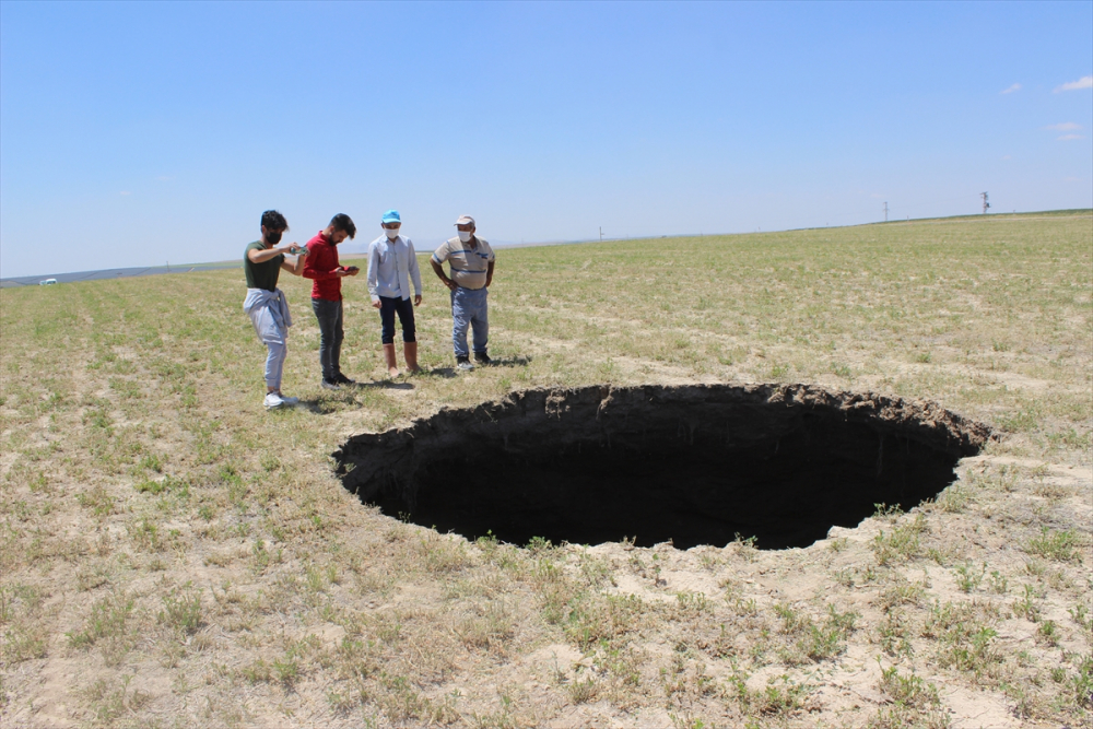 Konya'da 3 metre çapında 65 metre derinliğinde obruk oluştu 9