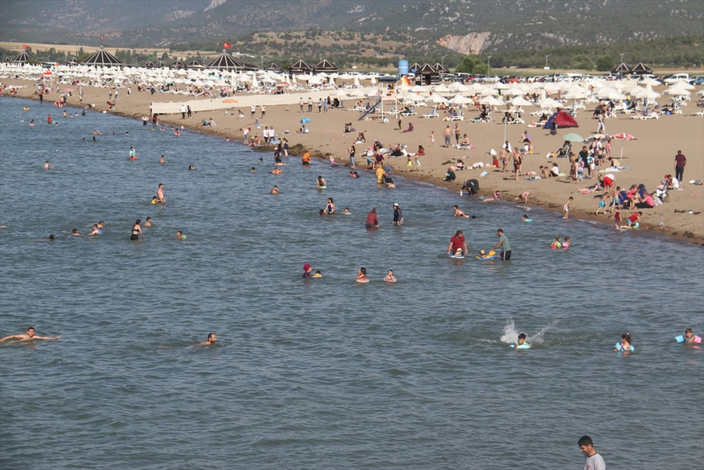 Burası ne Antalya ne de Muğla! Konya'nın plajına yoğun ilgi 3