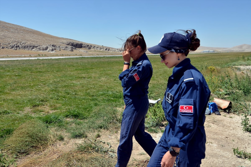 Geleceğin kadın pilotları Konya'da eğitim görüyor 12
