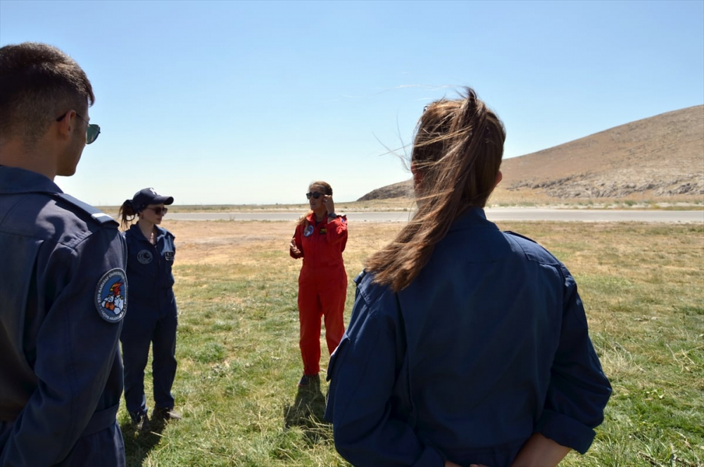 Geleceğin kadın pilotları Konya'da eğitim görüyor 15