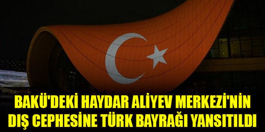 Bakü'deki Haydar Aliyev Merkezi'nin dış cephesine Türk bayrağı yansıtıldı