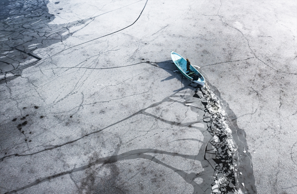 Konya'da tatlı su balıkçıları dondurucu soğukta buzları kırarak avlanıyor 10