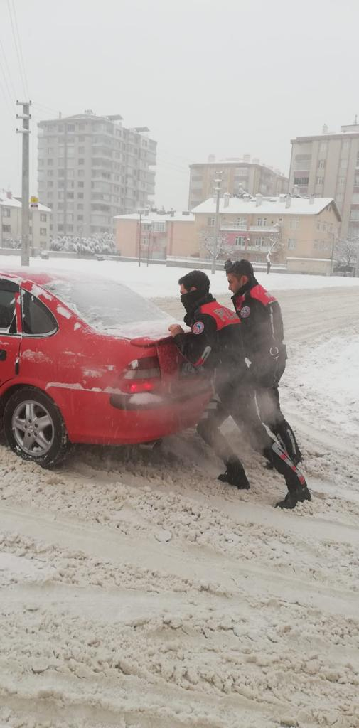 Konya polisi zorlu hava koşullarında 7 / 24 görev başında 11