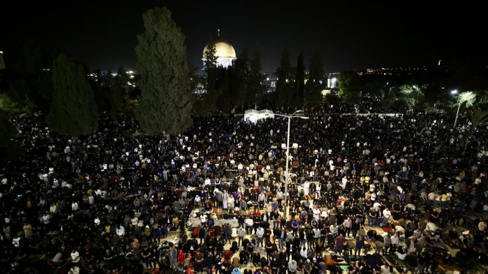 Filistin'de 250 bin Müslüman, Kadir Gecesi için Mescid-i Aksa'ya akın etti 14