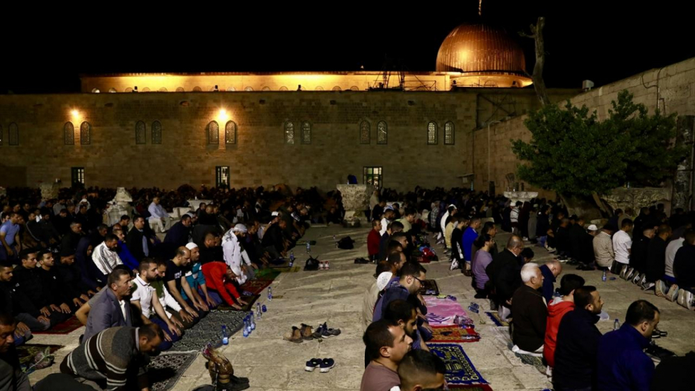 Filistin'de 250 bin Müslüman, Kadir Gecesi için Mescid-i Aksa'ya akın etti 4