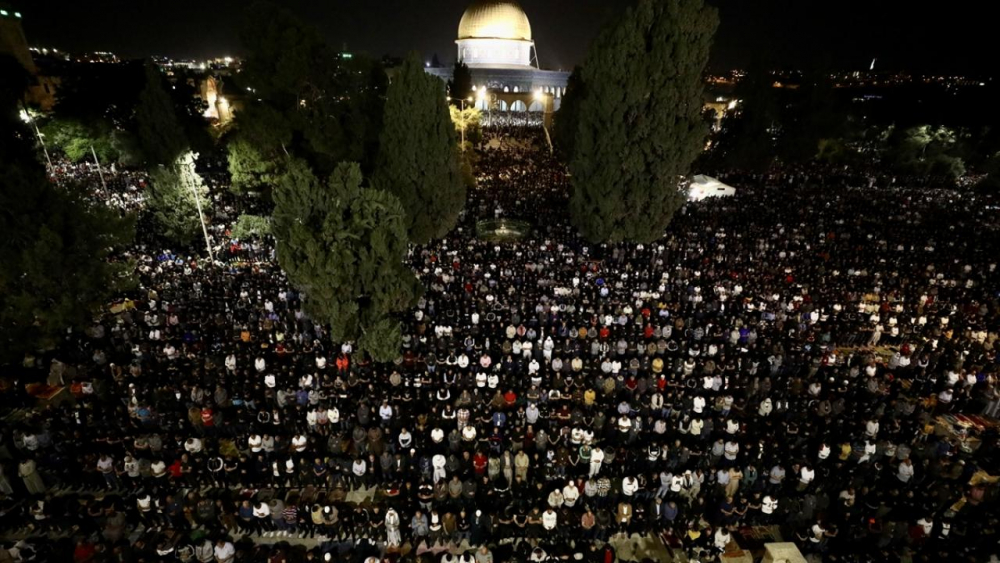 Filistin'de 250 bin Müslüman, Kadir Gecesi için Mescid-i Aksa'ya akın etti 5