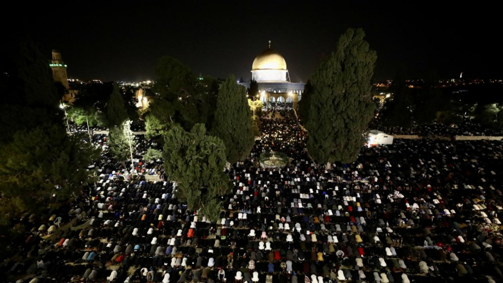 Filistin'de 250 bin Müslüman, Kadir Gecesi için Mescid-i Aksa'ya akın etti 8