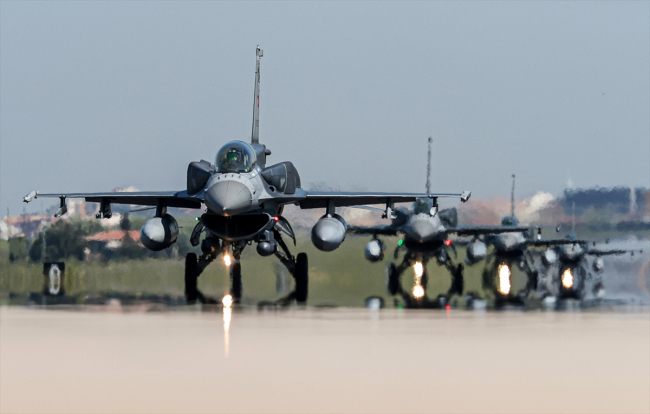 Gündüz "Kartal", gece "Yarasa"… F-16'lar her şartta göreve hazır 11