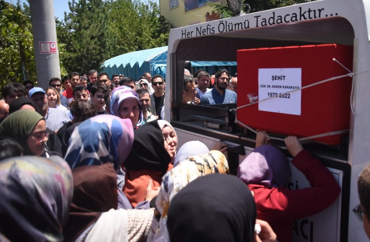 Konya'da öldürülen Dr. Ekrem Karakaya Kayseri'de toprağa verildi 8