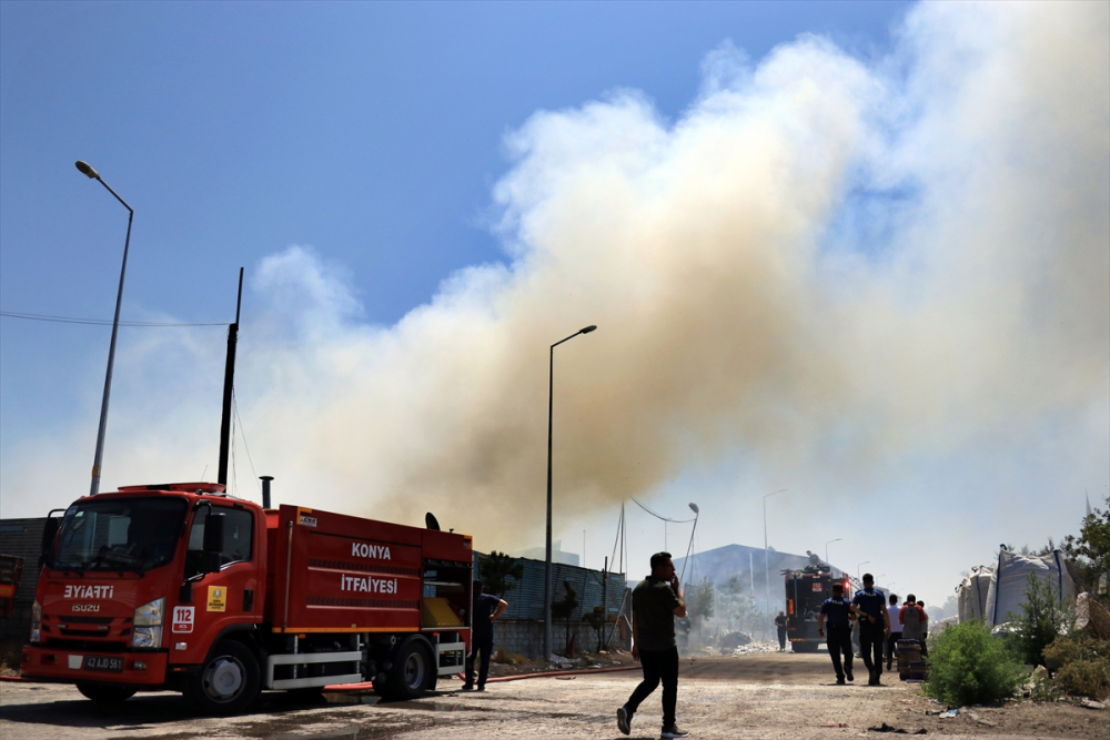 Konya'da atık toplama merkezinde yangın çıktı 1