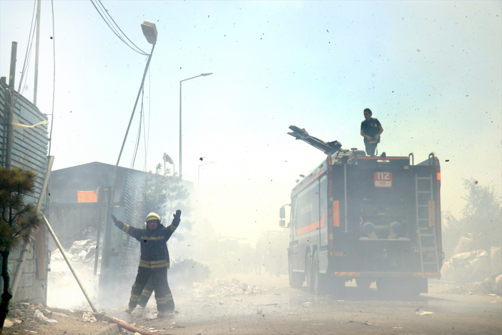 Konya'da atık toplama merkezinde yangın çıktı 2