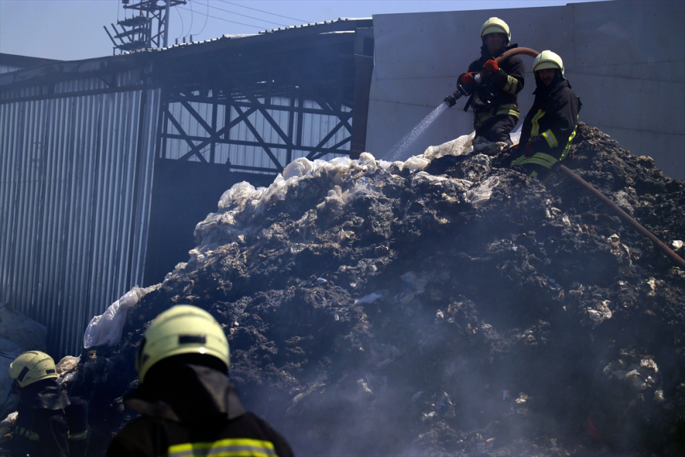 Konya'da atık toplama merkezinde yangın çıktı 5