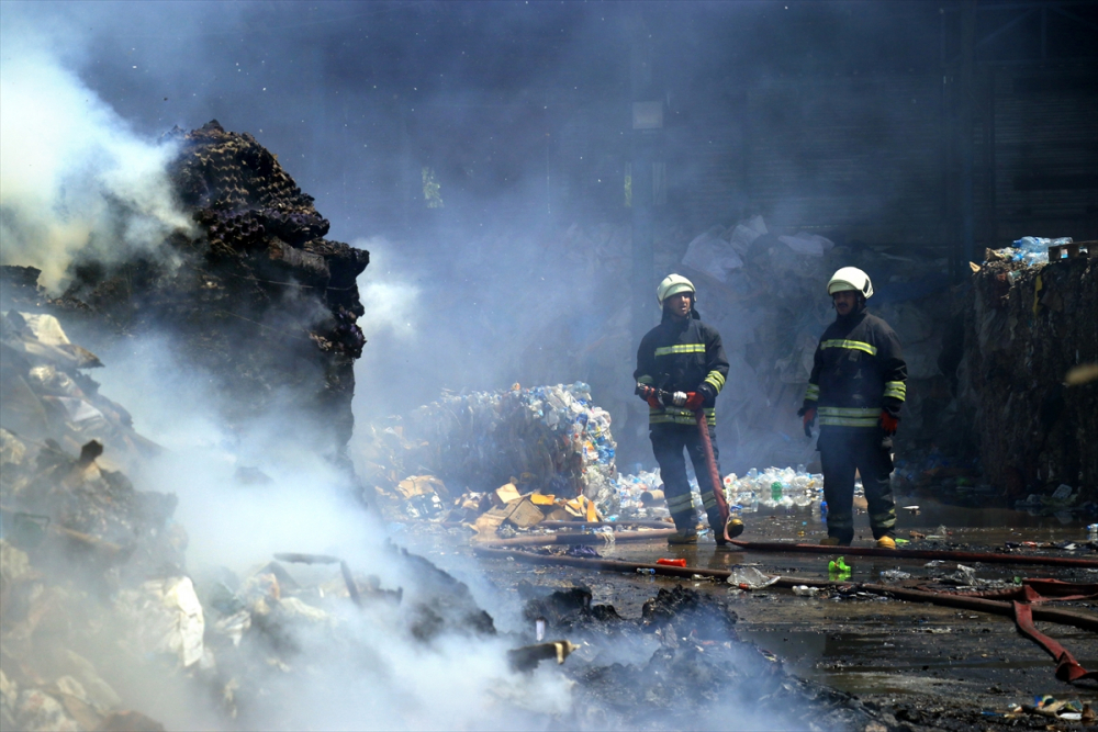 Konya'da atık toplama merkezinde yangın çıktı 6