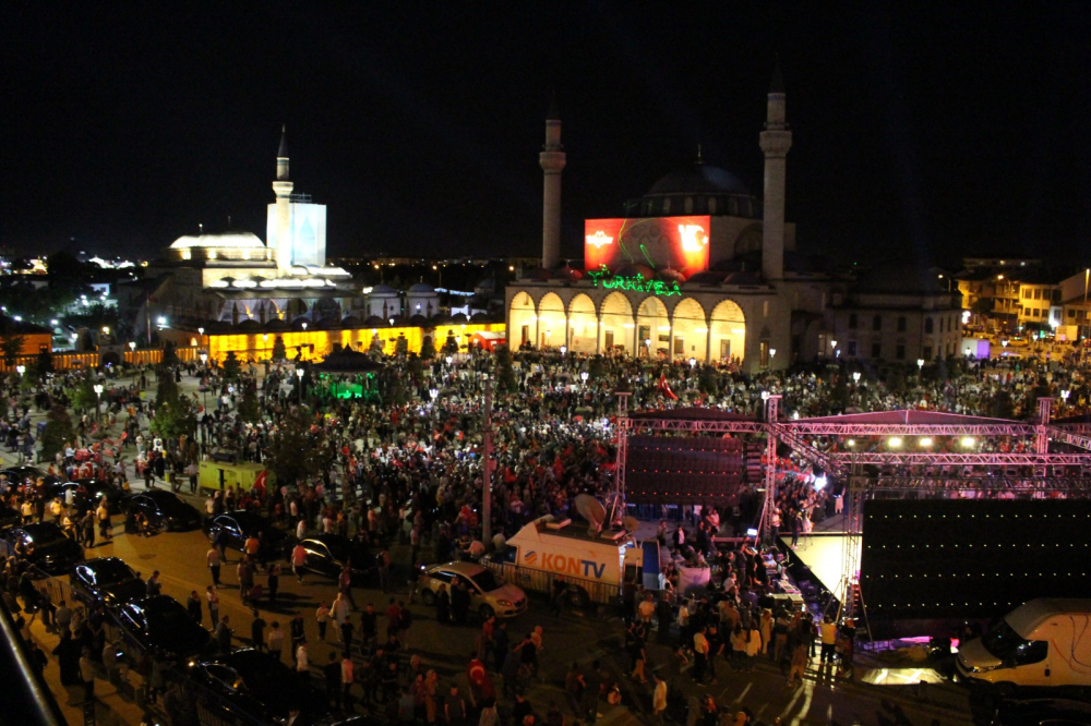 Konya, Mevlana Meydanı'nda 15 Temmuz Şehitlerini andı 28