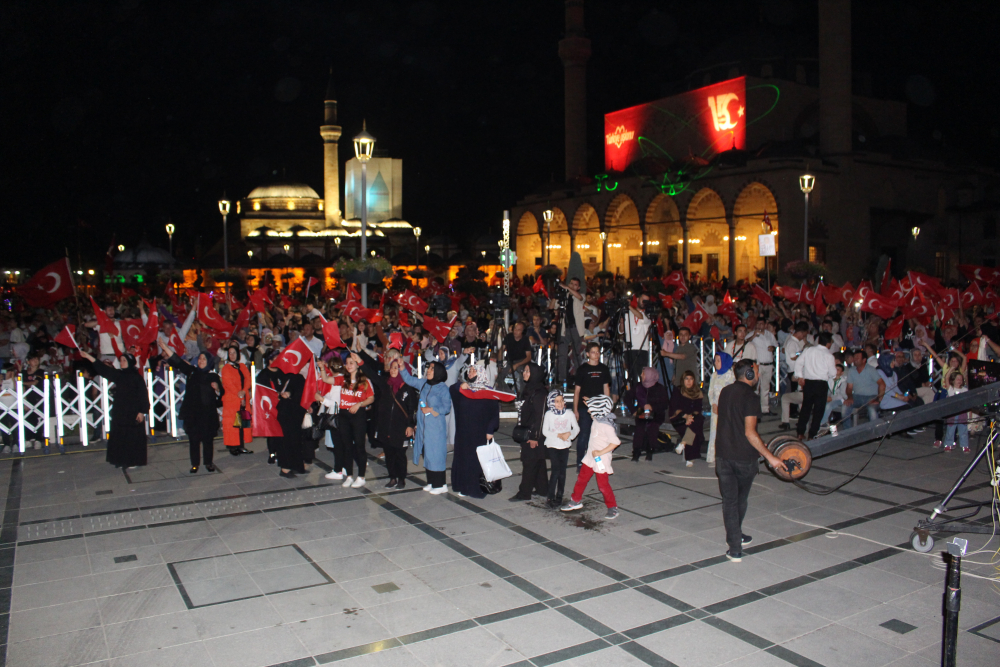 Konya, Mevlana Meydanı'nda 15 Temmuz Şehitlerini andı 30