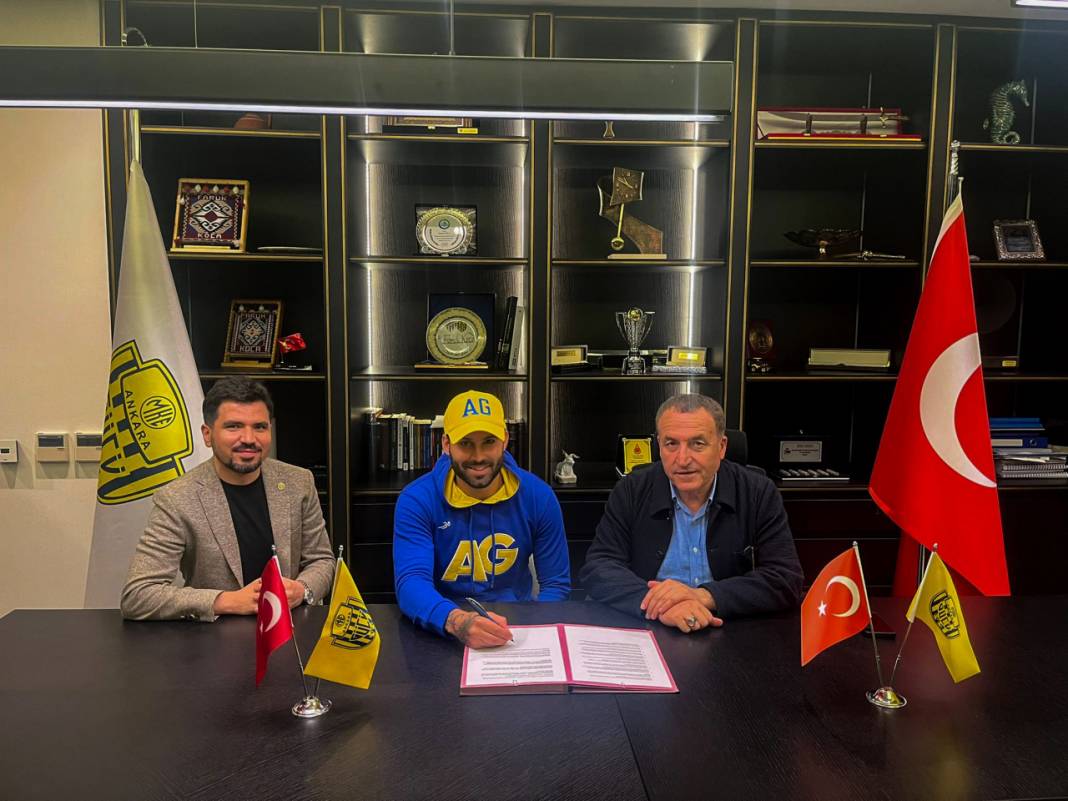 Süper Lig'de dikkat çeken imzalar 93