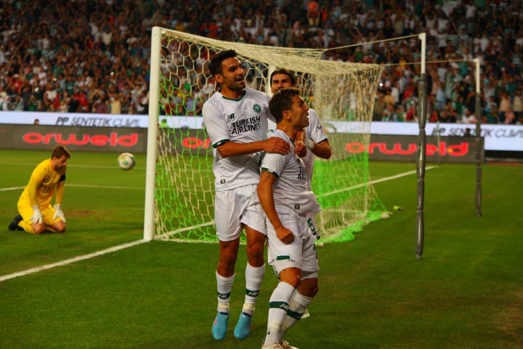 Konyaspor-Vaduz maçından kareler 14