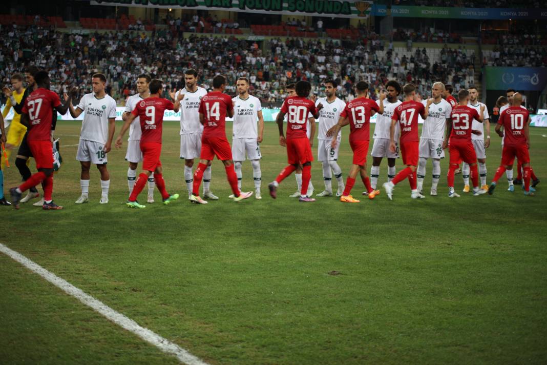 Konyaspor-Vaduz maçından kareler 18