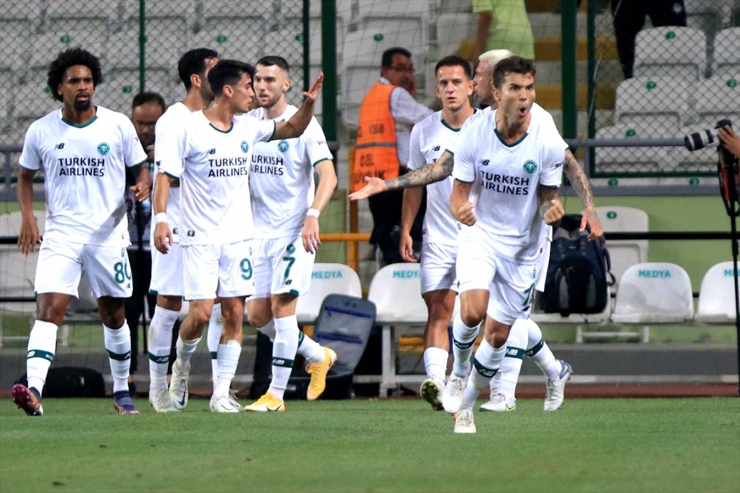 Konyaspor-Vaduz maçından kareler 24