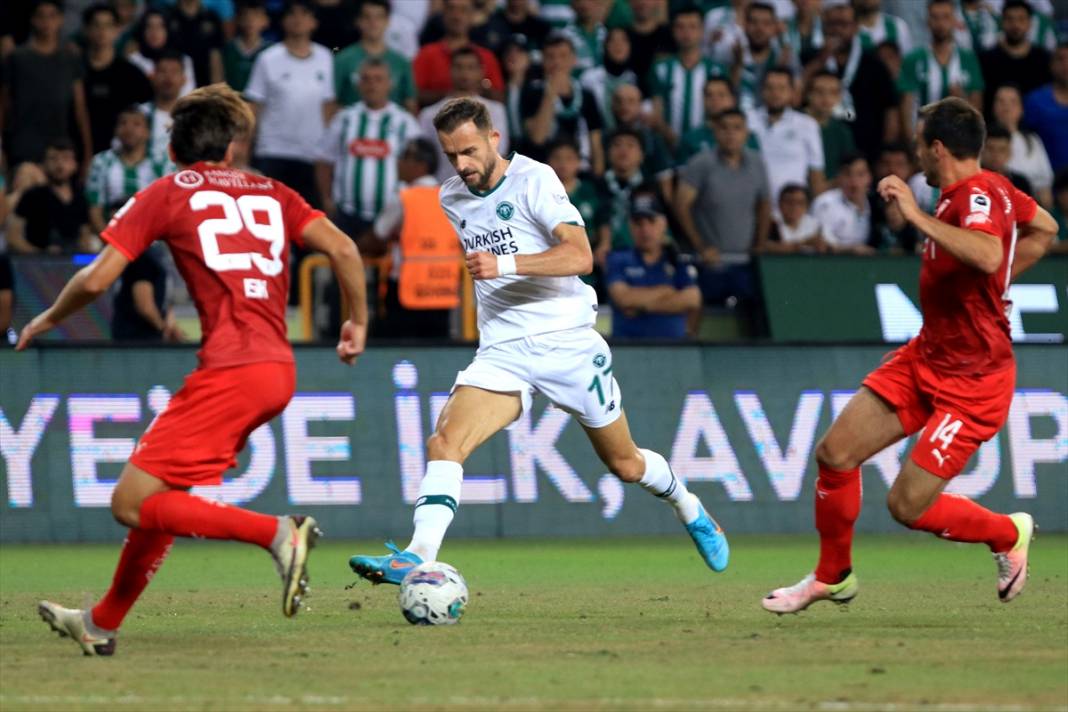 Konyaspor-Vaduz maçından kareler 34