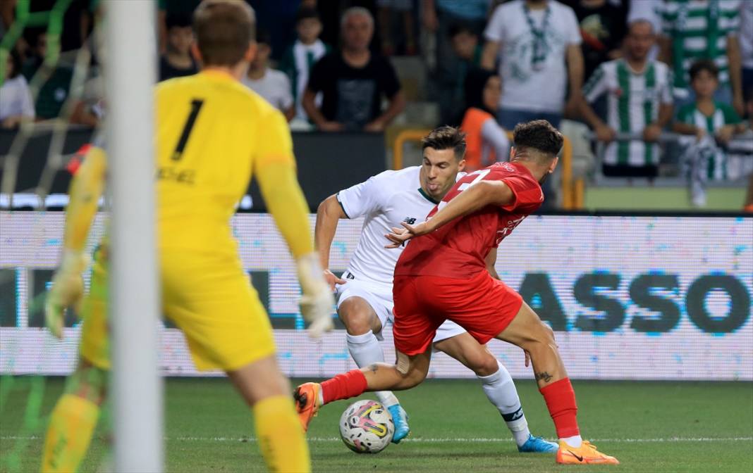 Konyaspor-Vaduz maçından kareler 37