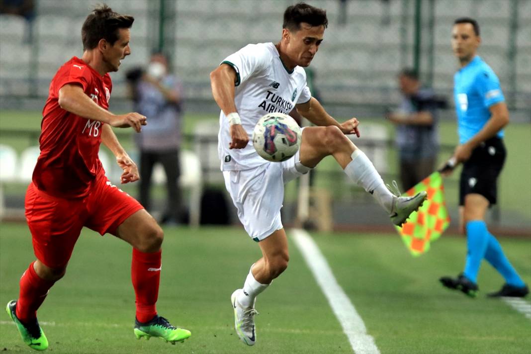 Konyaspor-Vaduz maçından kareler 6