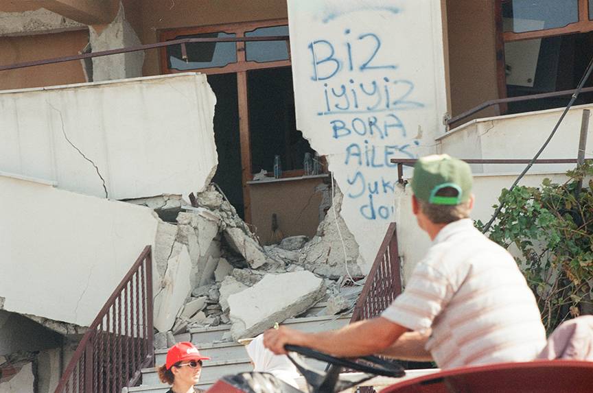 17 Ağustos Depremi'nin üzerinden 23 yıl geçti 4