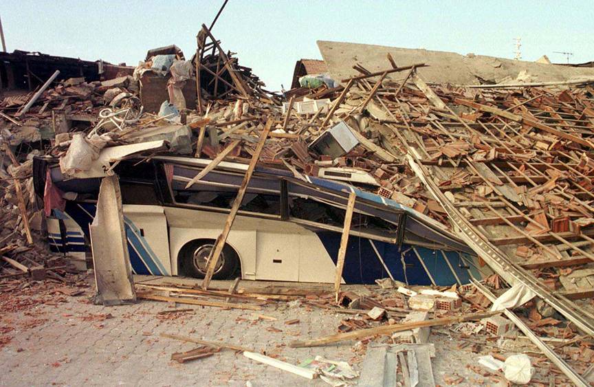 17 Ağustos Depremi'nin üzerinden 23 yıl geçti 6